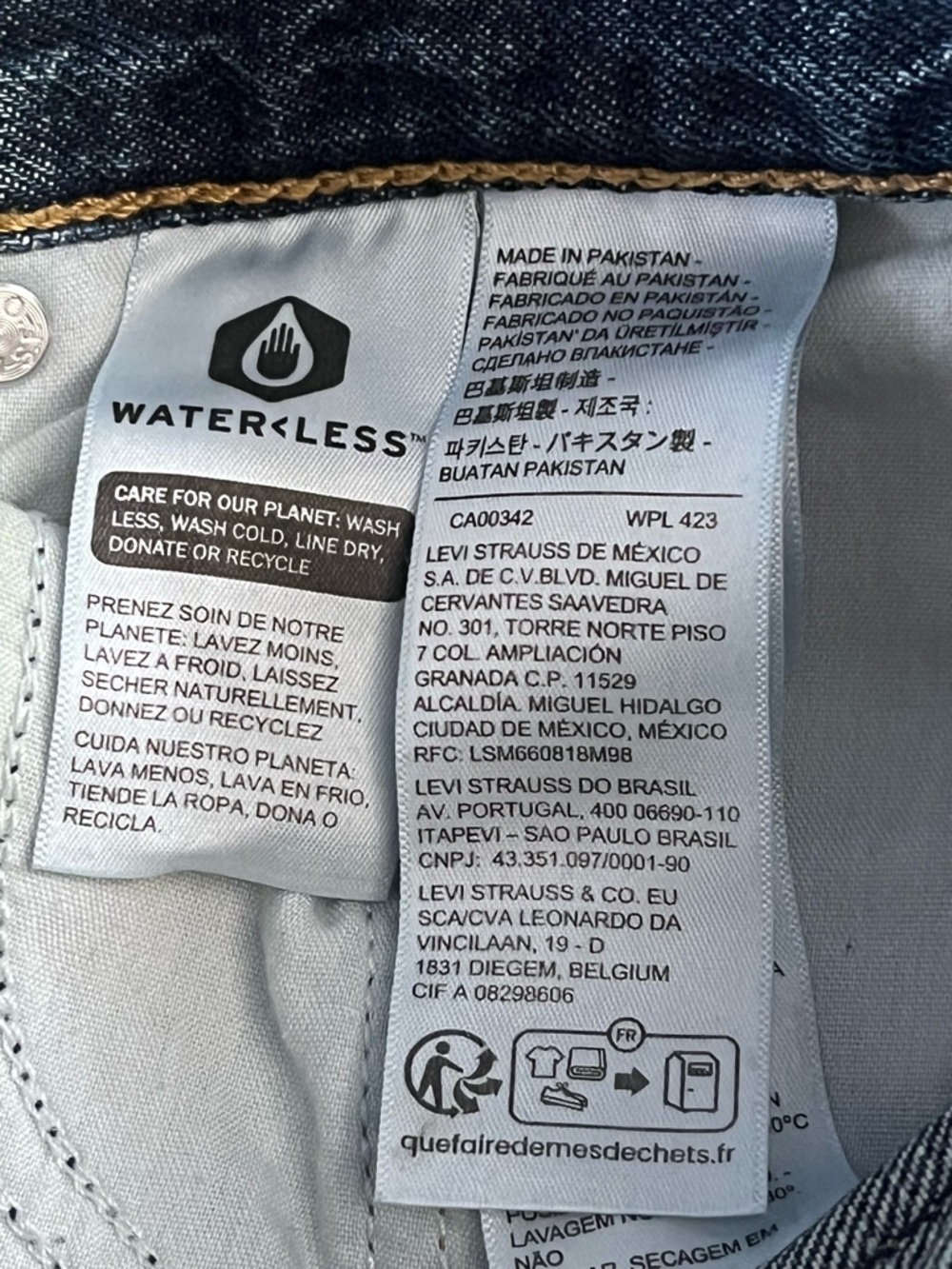 Levi’s Premium Baggy Dad Straight Leg Jeans - Picture 9 of 13